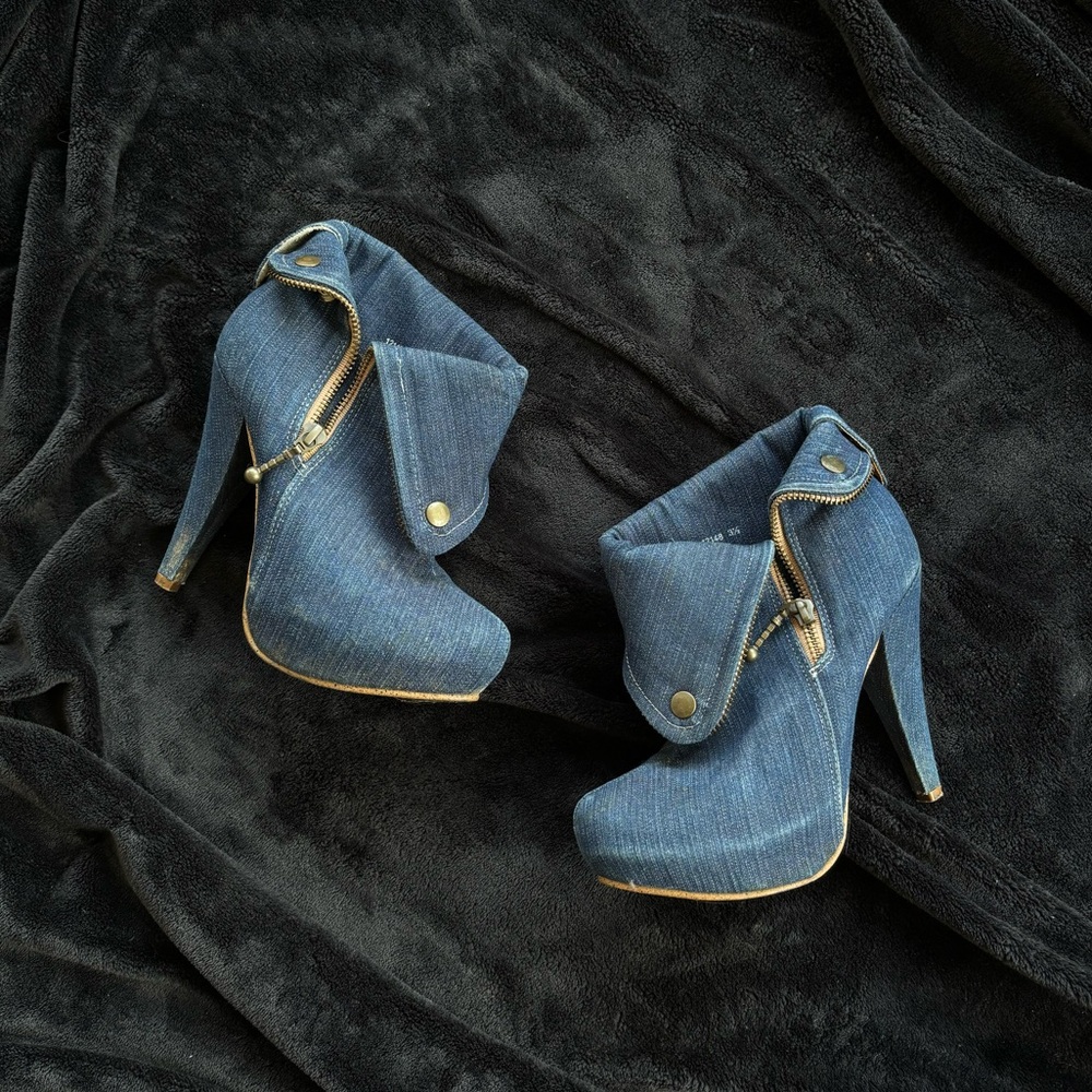 Vintage Denim Andrea Ankle Booties
#y2k #denimboots